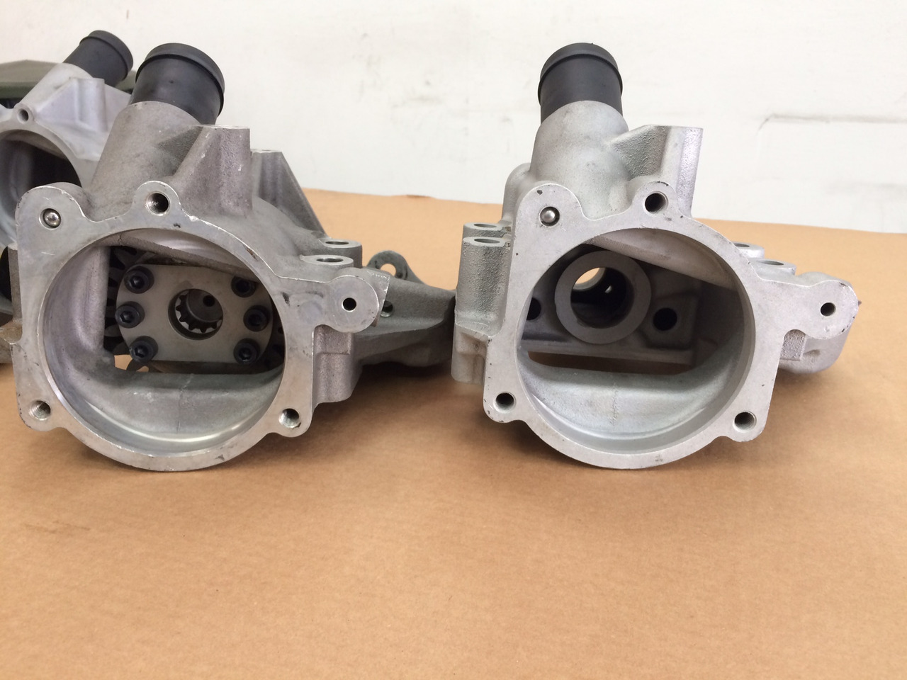 CARCASSA RIDUTTORE PER POMPA CARBURANTE ALTA PRESSIONE - MOTORI MAN D2066 / D2676 - Üzemanyag szivattyú - Teherautó: 4 kép. CARCASSA RIDUTTORE PER POMPA CARBURANTE ALTA PRESSIONE - MOTORI MAN D2066 / D2676 - Üzemanyag szivattyú - Teherautó: 4 kép.