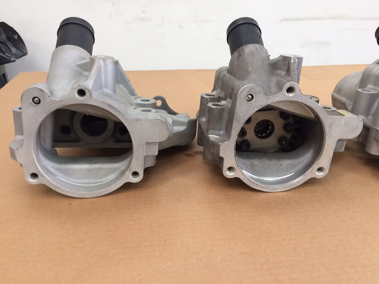 CARCASSA RIDUTTORE PER POMPA CARBURANTE ALTA PRESSIONE - MOTORI MAN D2066 / D2676 - Üzemanyag szivattyú - Teherautó: 5 kép. CARCASSA RIDUTTORE PER POMPA CARBURANTE ALTA PRESSIONE - MOTORI MAN D2066 / D2676 - Üzemanyag szivattyú - Teherautó: 5 kép.