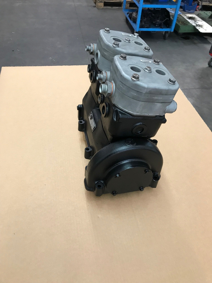 COMPRESSORE ARIA BICILINDRICO RAFFREDDATO AD ACQUA - MAN 51541007190 - Légkompresszor: 2 kép. COMPRESSORE ARIA BICILINDRICO RAFFREDDATO AD ACQUA - MAN 51541007190 - Légkompresszor: 2 kép.
