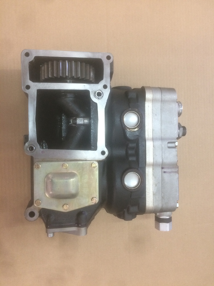 COMPRESSORE ARIA BICILINDRICO SENZA PRESA DI FORZA MAN / KNORR - Légkompresszor: 1 kép. COMPRESSORE ARIA BICILINDRICO SENZA PRESA DI FORZA MAN / KNORR - Légkompresszor: 1 kép.