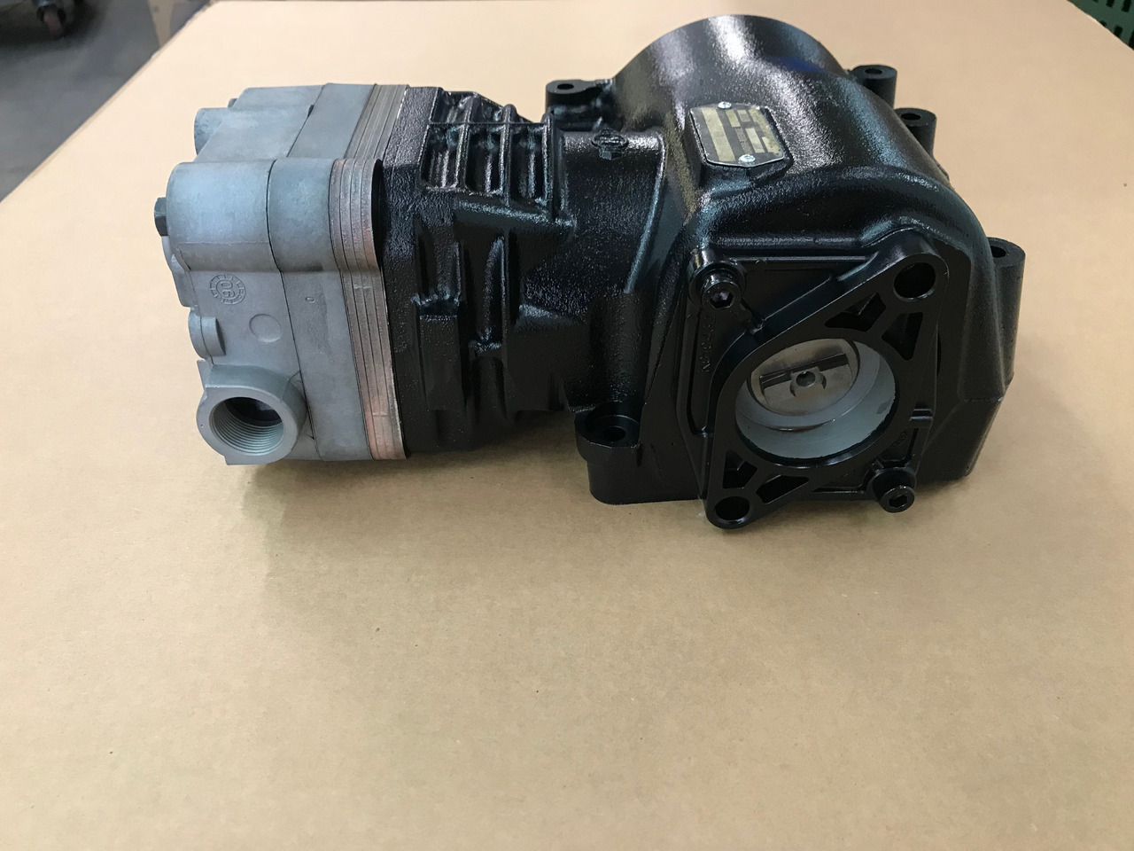 COMPRESSORE ARIA MONOCILINDRICO MAN 51541007095 - Légkompresszor: 5 kép. COMPRESSORE ARIA MONOCILINDRICO MAN 51541007095 - Légkompresszor: 5 kép.