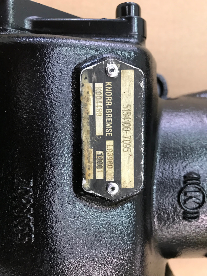 COMPRESSORE ARIA MONOCILINDRICO MAN 51541007095 - Légkompresszor: 3 kép. COMPRESSORE ARIA MONOCILINDRICO MAN 51541007095 - Légkompresszor: 3 kép.