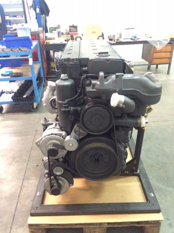 MOTORE COMPLETO MERCEDES OM906LA III/4 - Var. 906.961 BUS BMB - Motor - Busz: 3 kép. MOTORE COMPLETO MERCEDES OM906LA III/4 - Var. 906.961 BUS BMB - Motor - Busz: 3 kép.