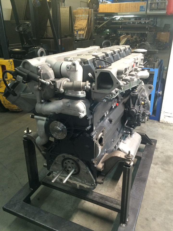 MOTORE MAN D2876LOH02 - Motor: 5 kép. MOTORE MAN D2876LOH02 - Motor: 5 kép.
