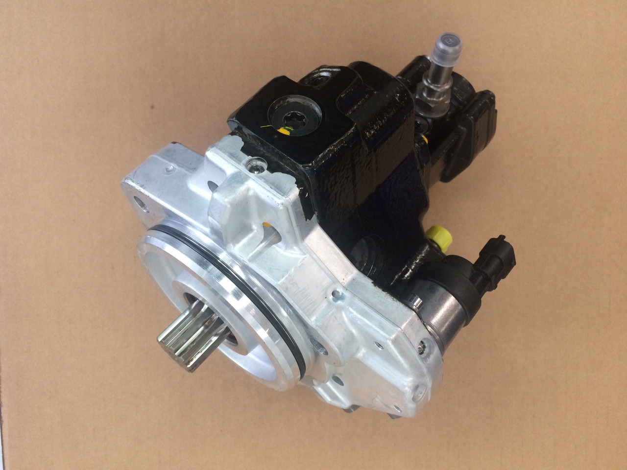 POMPA CARBURANTE ALTA PRESSIONE CP3.4+ / MOTORI MAN D2066 - D2676 - Üzemanyag szivattyú - Teherautó: 1 kép. POMPA CARBURANTE ALTA PRESSIONE CP3.4+ / MOTORI MAN D2066 - D2676 - Üzemanyag szivattyú - Teherautó: 1 kép.