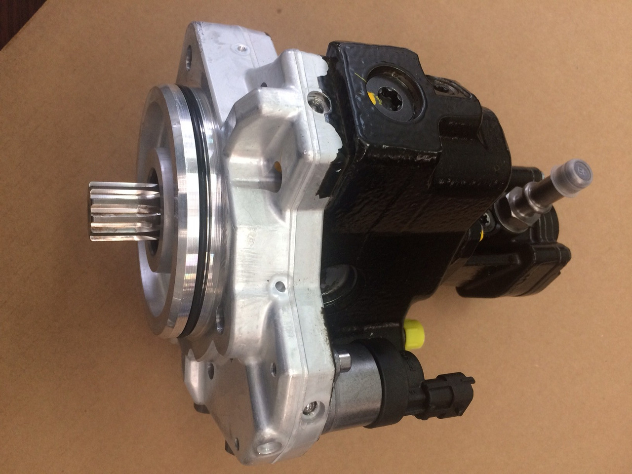 POMPA CARBURANTE ALTA PRESSIONE CP3.4+ / MOTORI MAN D2066 - D2676 - Üzemanyag szivattyú - Teherautó: 2 kép. POMPA CARBURANTE ALTA PRESSIONE CP3.4+ / MOTORI MAN D2066 - D2676 - Üzemanyag szivattyú - Teherautó: 2 kép.