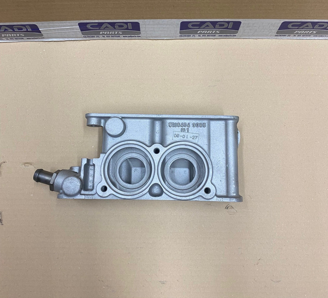 SCATOLA TERMOSTATO/ALLOGGIAMENTO TERMOSTATO MAN 51064040095 - Termosztát - Teherautó: 1 kép. SCATOLA TERMOSTATO/ALLOGGIAMENTO TERMOSTATO MAN 51064040095 - Termosztát - Teherautó: 1 kép.