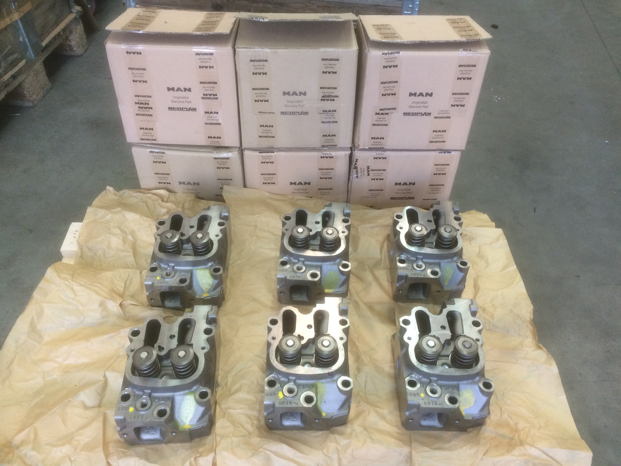 TESTATA MAN E2866 / E2876 / E2848 / E2842 - GAS - Motor fej: 1 kép. TESTATA MAN E2866 / E2876 / E2848 / E2842 - GAS - Motor fej: 1 kép.