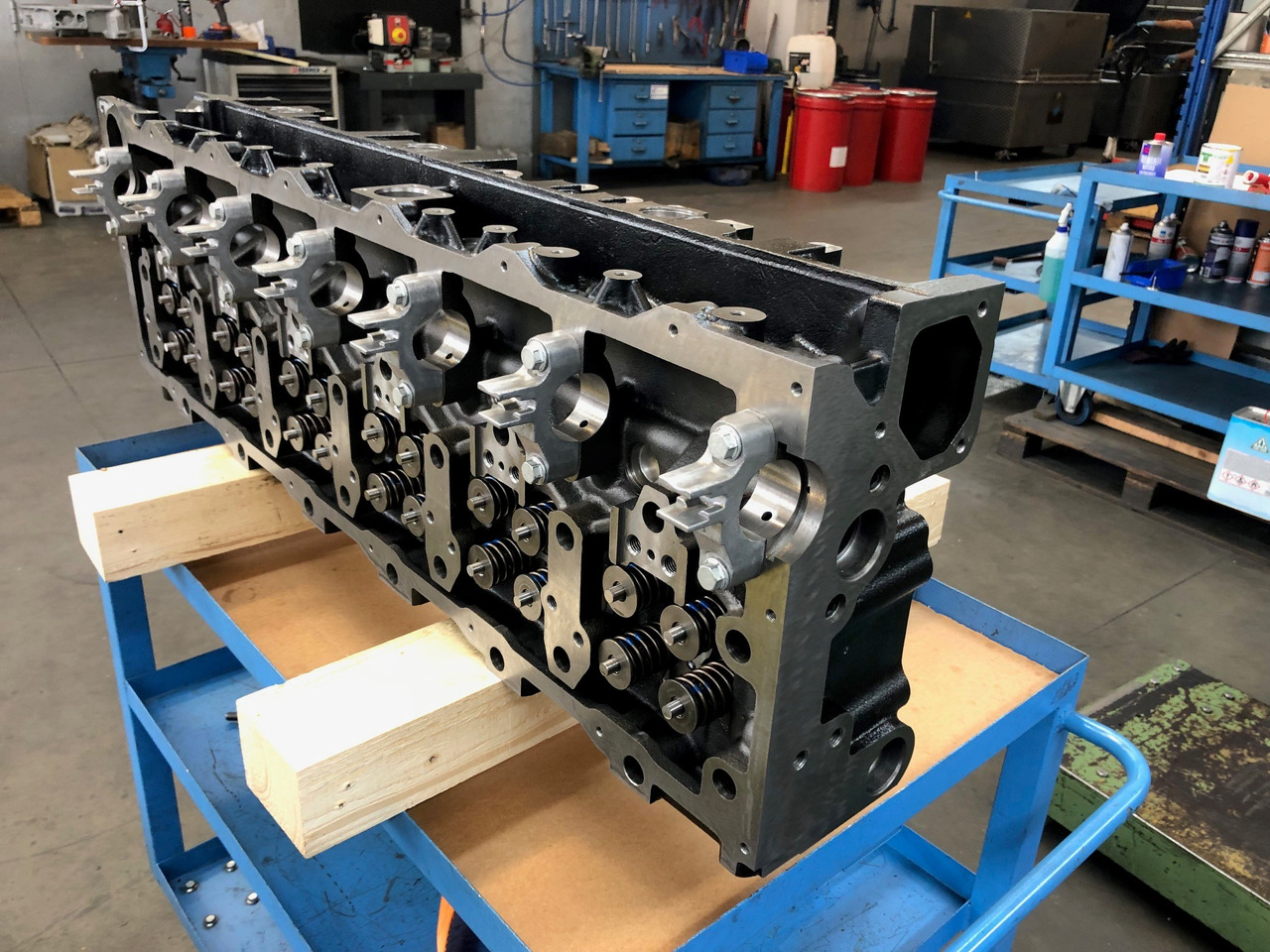 TESTATA MOTORE MAN D2676 EURO6C - Motor fej: 5 kép. TESTATA MOTORE MAN D2676 EURO6C - Motor fej: 5 kép.