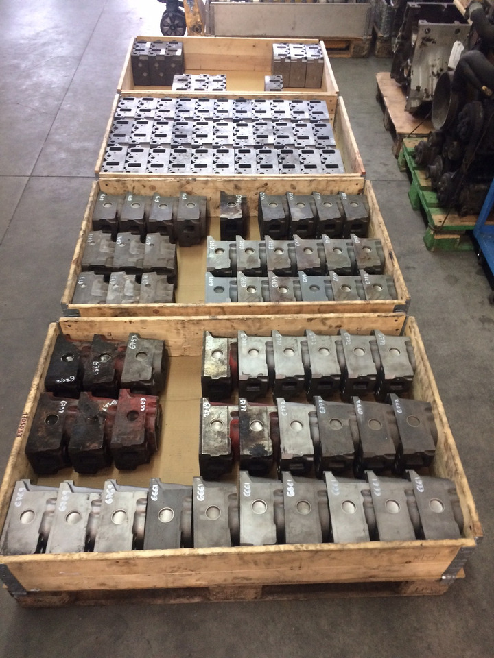 TESTATA MOTORE MAN D2865 / D2866 2V / D2876 2V / D2848 2V / D2840 2V / D2842 2V - Motor fej: 1 kép. TESTATA MOTORE MAN D2865 / D2866 2V / D2876 2V / D2848 2V / D2840 2V / D2842 2V - Motor fej: 1 kép.