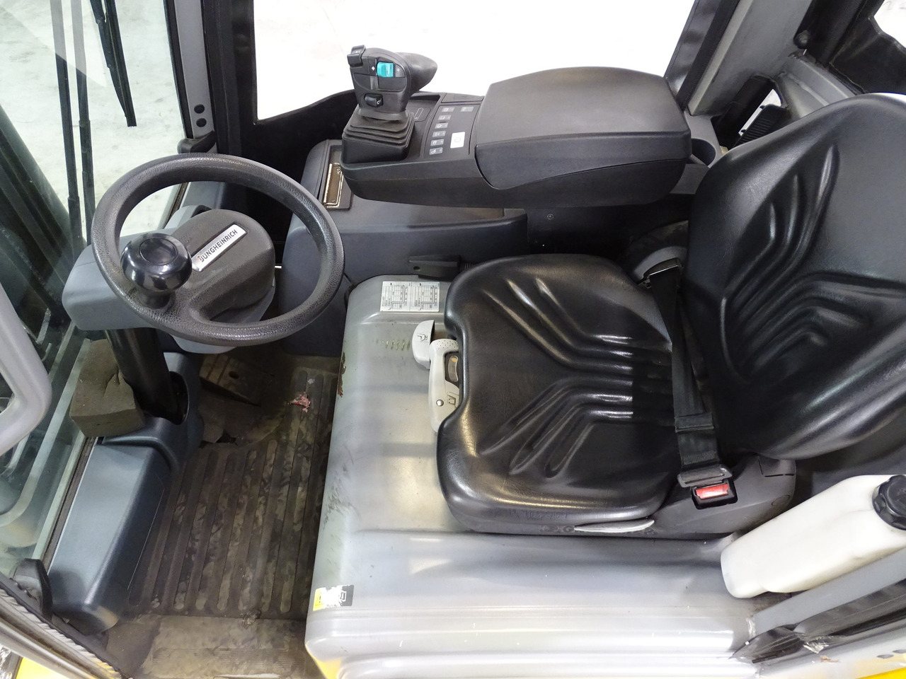 Jungheinrich EFG215 - Elektromos targonca: 3 kép. Jungheinrich EFG215 - Elektromos targonca: 3 kép.