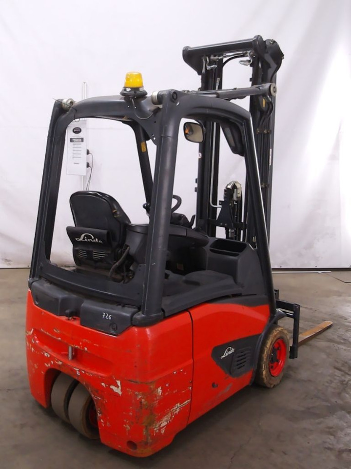 Linde E15 - Elektromos targonca: 2 kép. Linde E15 - Elektromos targonca: 2 kép.