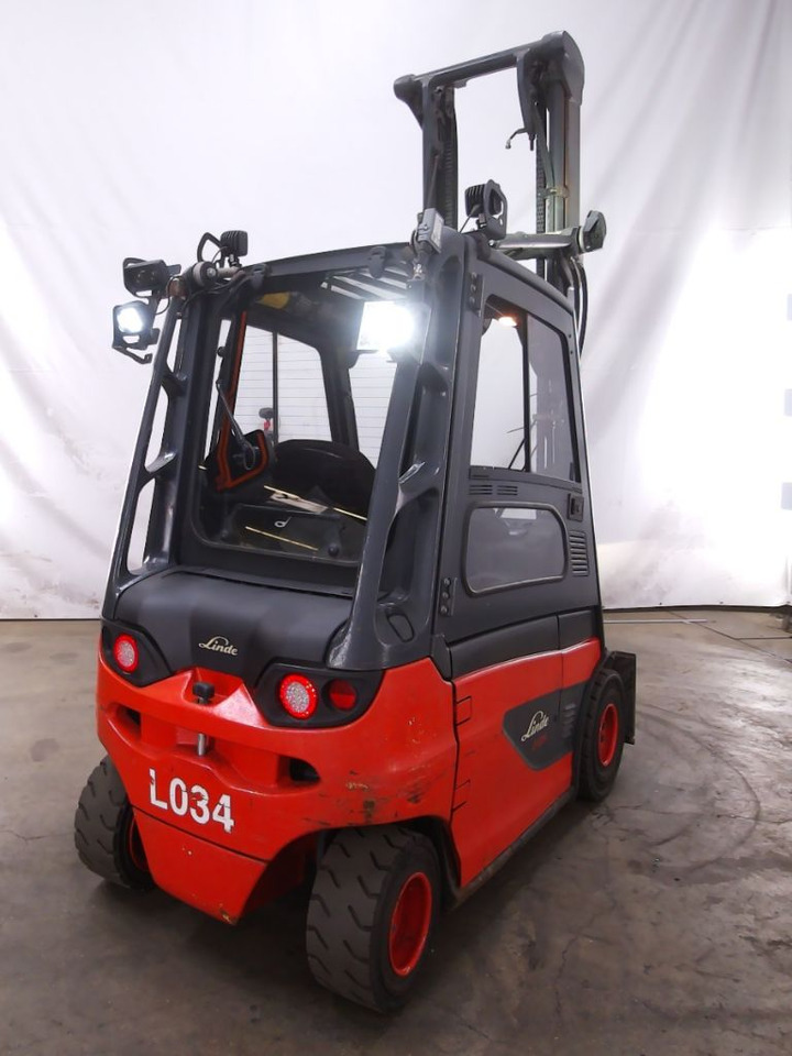 Linde E25-01 - Elektromos targonca: 2 kép. Linde E25-01 - Elektromos targonca: 2 kép.