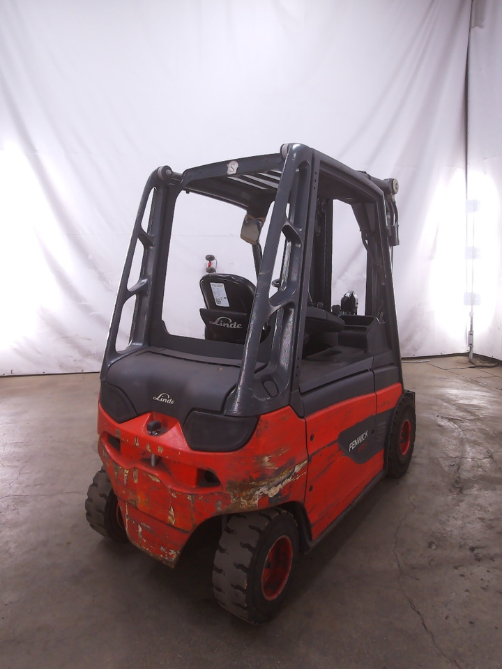 Linde E25-01 - Elektromos targonca: 2 kép. Linde E25-01 - Elektromos targonca: 2 kép.