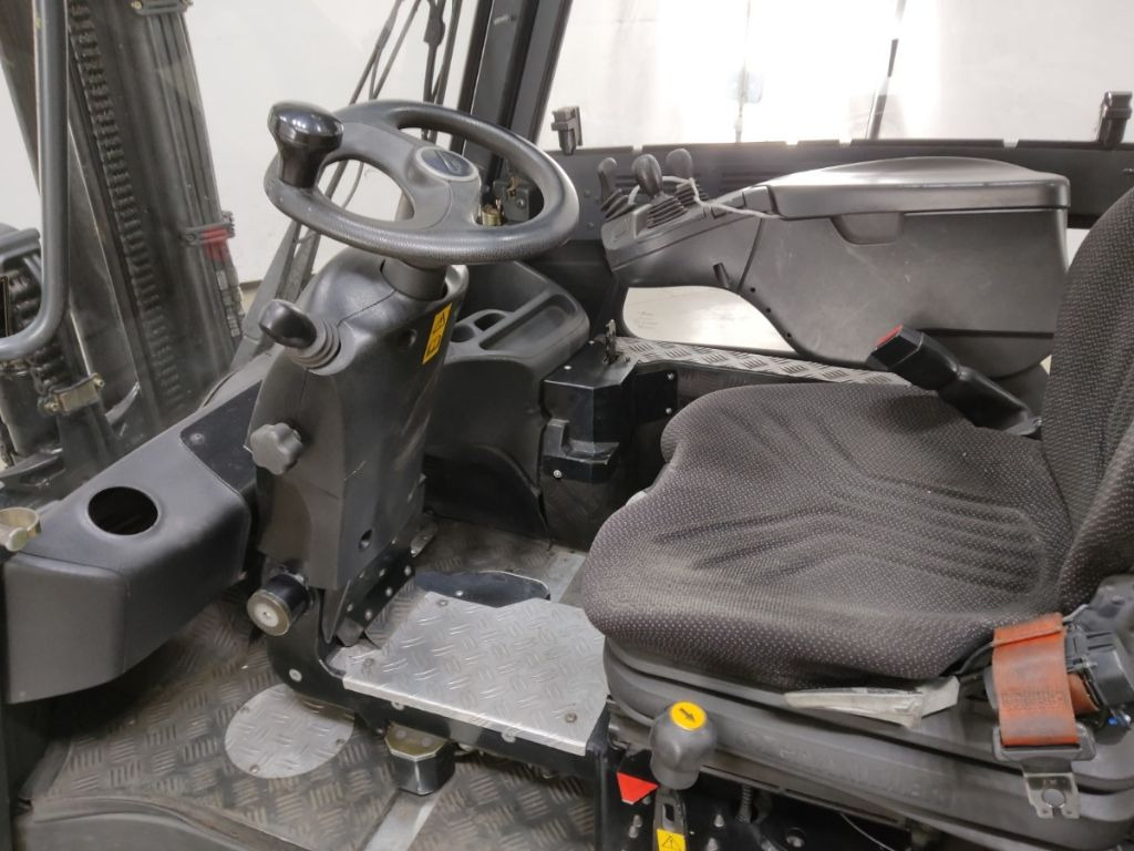 Linde E30HL-01/600 - Elektromos targonca: 3 kép. Linde E30HL-01/600 - Elektromos targonca: 3 kép.