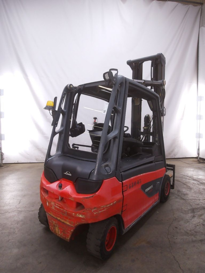 Linde E30L-01 - Elektromos targonca: 2 kép. Linde E30L-01 - Elektromos targonca: 2 kép.