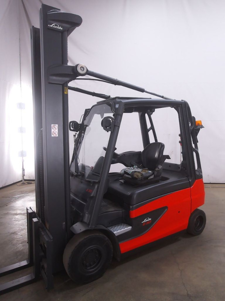 Linde E30L-01 - Elektromos targonca: 1 kép. Linde E30L-01 - Elektromos targonca: 1 kép.