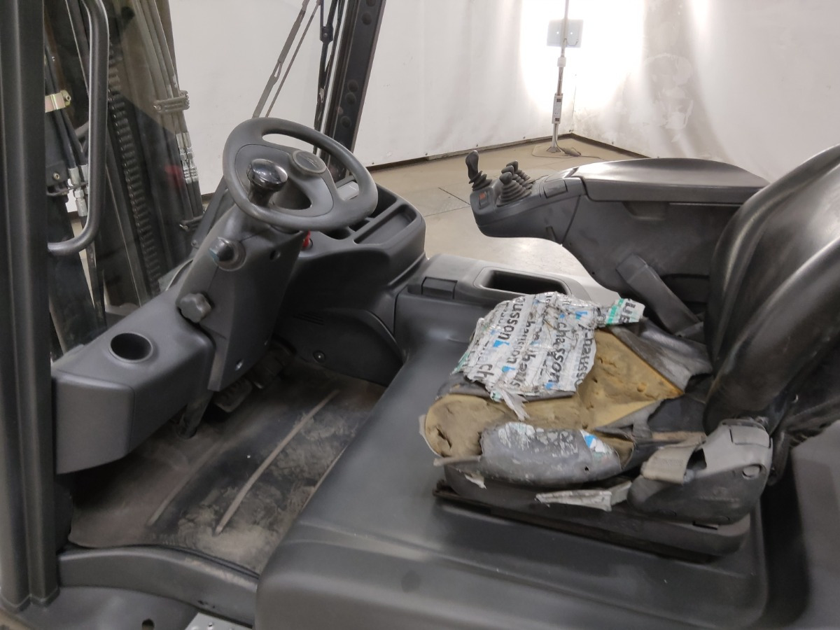 Linde E30L-01 - Elektromos targonca: 3 kép. Linde E30L-01 - Elektromos targonca: 3 kép.