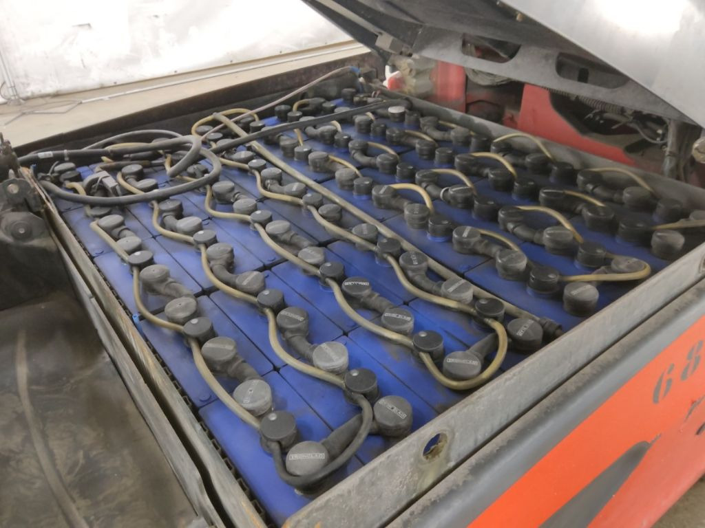 Linde E30L-01 - Elektromos targonca: 4 kép. Linde E30L-01 - Elektromos targonca: 4 kép.