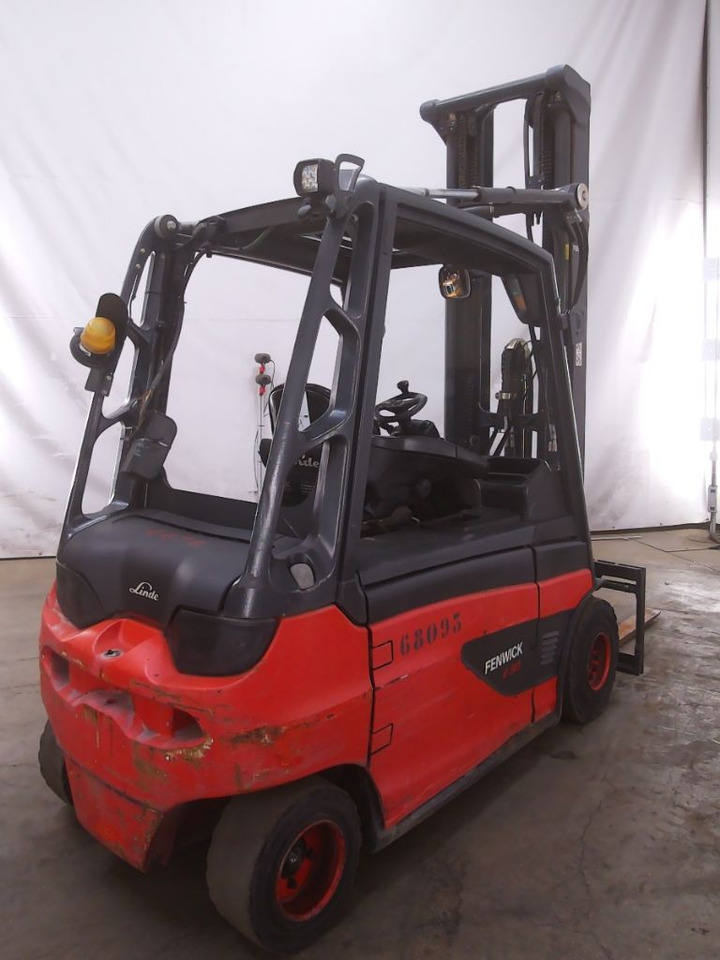 Linde E30L-01 - Elektromos targonca: 2 kép. Linde E30L-01 - Elektromos targonca: 2 kép.