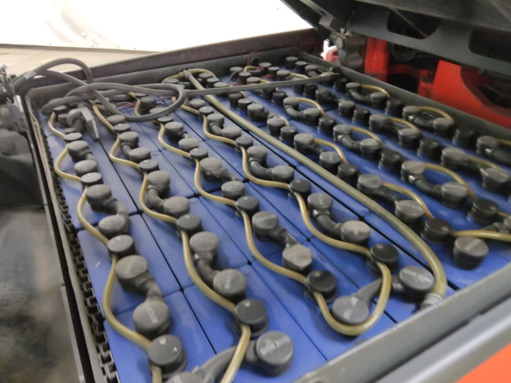 Linde E30L-01 - Elektromos targonca: 4 kép. Linde E30L-01 - Elektromos targonca: 4 kép.