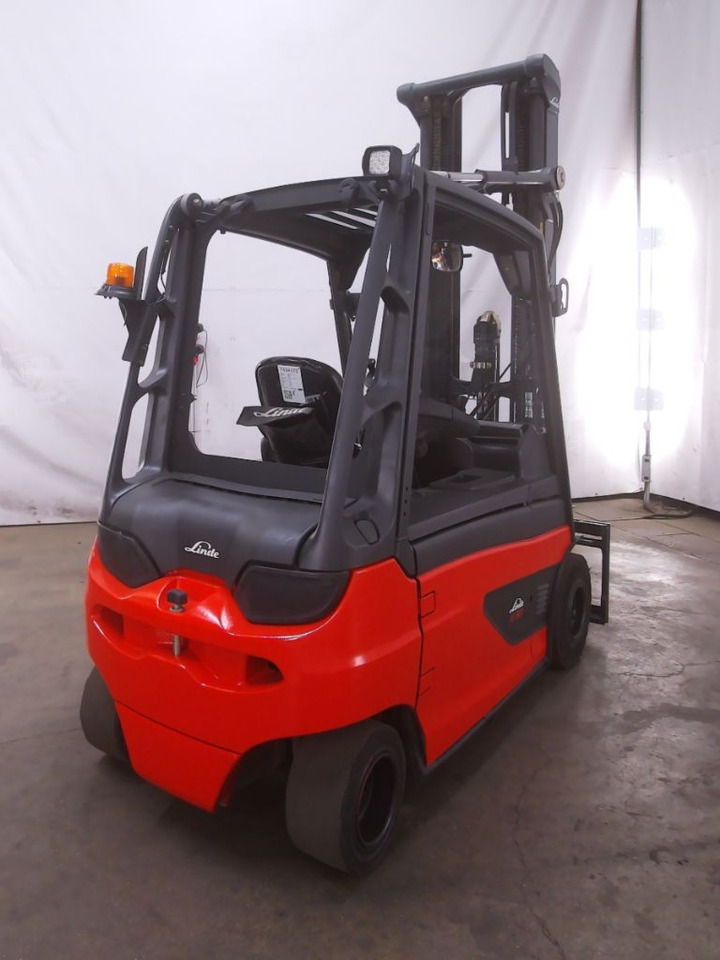 Linde E30L-01 - Elektromos targonca: 2 kép. Linde E30L-01 - Elektromos targonca: 2 kép.
