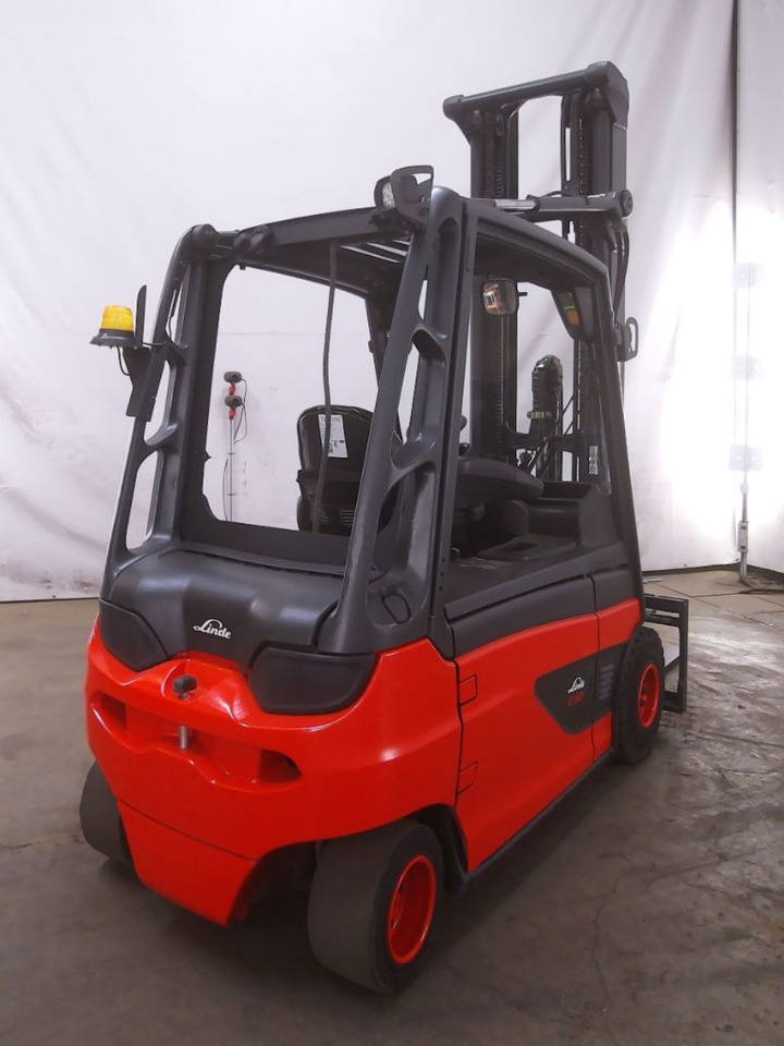 Linde E30L - Elektromos targonca: 2 kép. Linde E30L - Elektromos targonca: 2 kép.