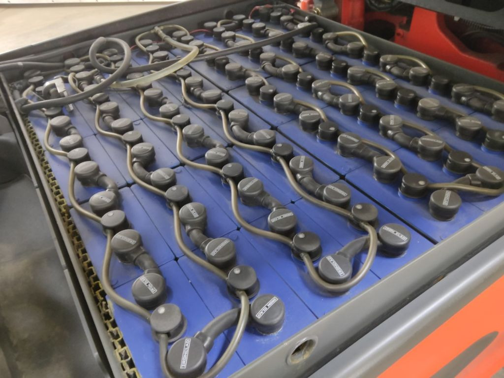 Linde E30L - Elektromos targonca: 4 kép. Linde E30L - Elektromos targonca: 4 kép.