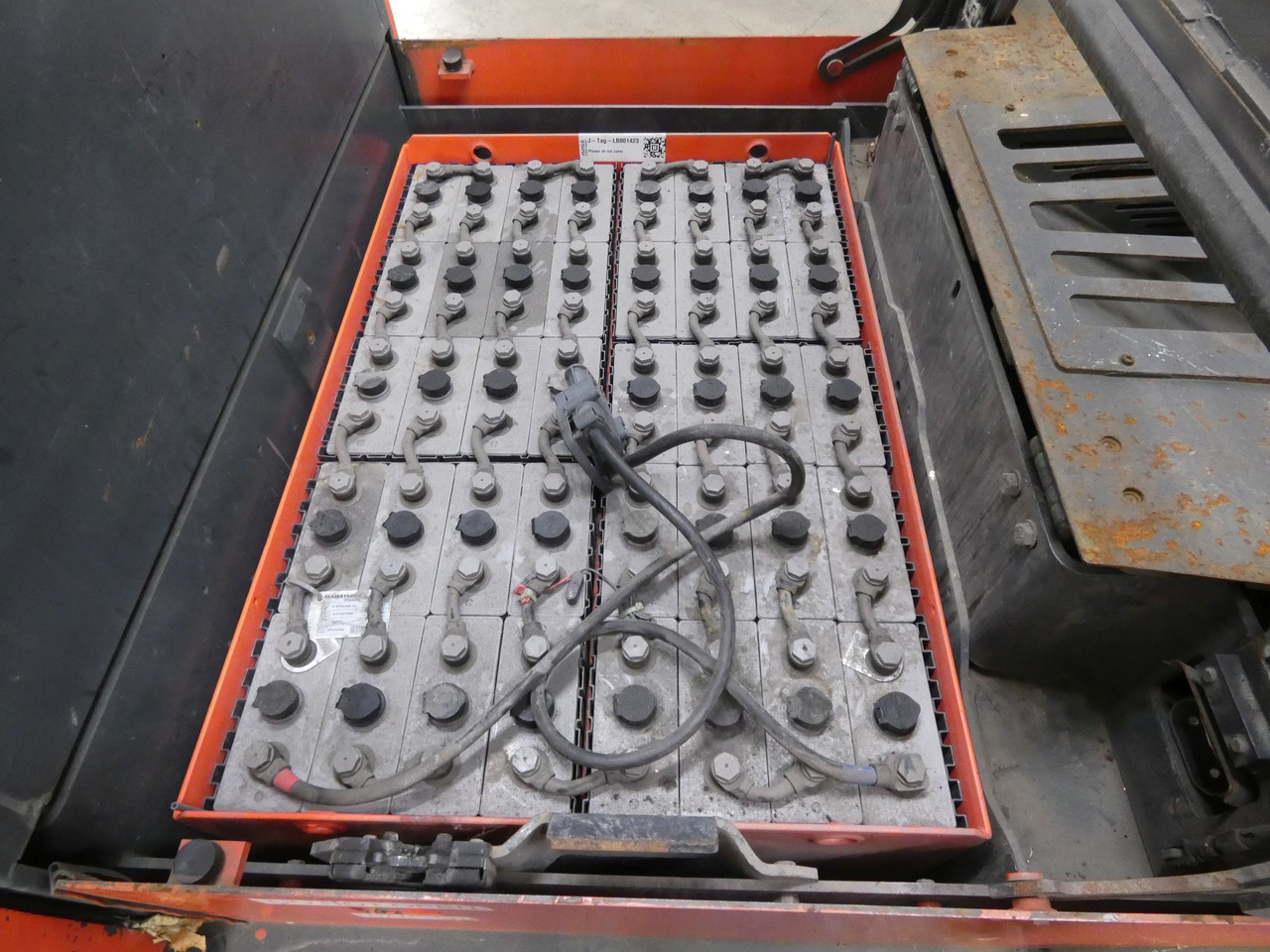 Linde P250 - Elektromos vontató: 4 kép. Linde P250 - Elektromos vontató: 4 kép.