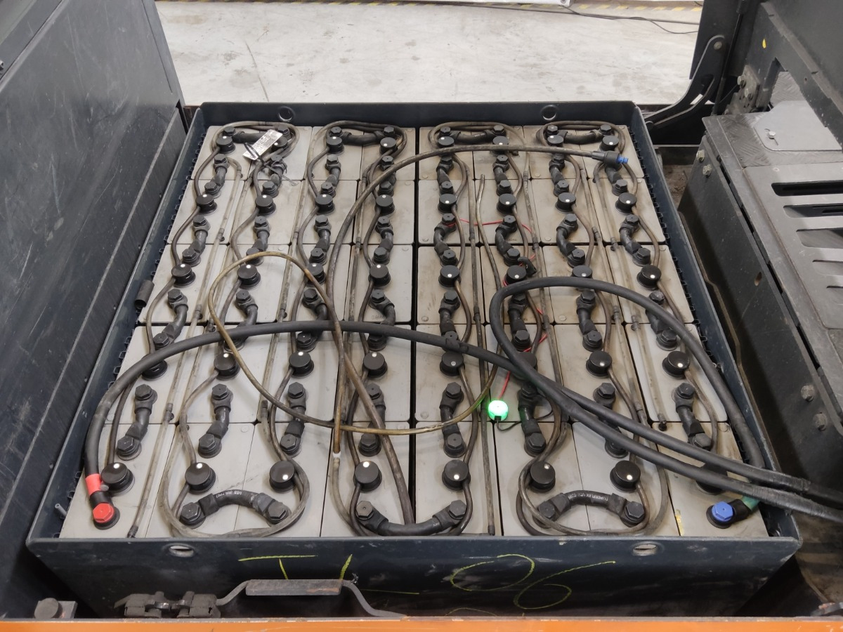 Linde P250 - Elektromos vontató: 4 kép. Linde P250 - Elektromos vontató: 4 kép.
