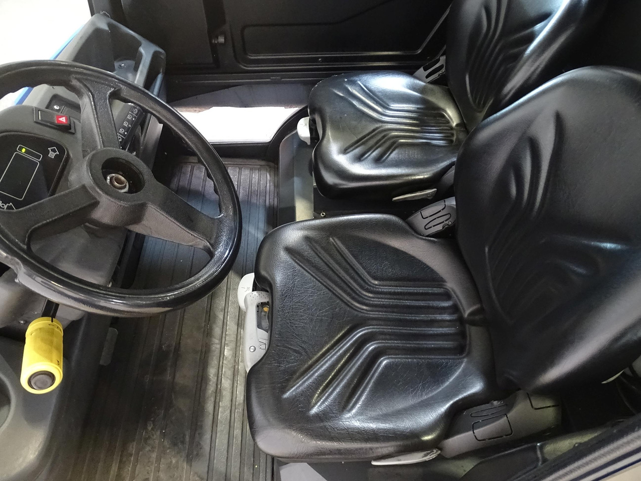 Linde P250 - Elektromos vontató: 3 kép. Linde P250 - Elektromos vontató: 3 kép.