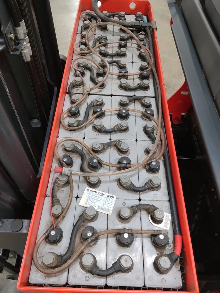 Linde R12B-01 - Tolóoszlopos targoncá: 4 kép. Linde R12B-01 - Tolóoszlopos targoncá: 4 kép.
