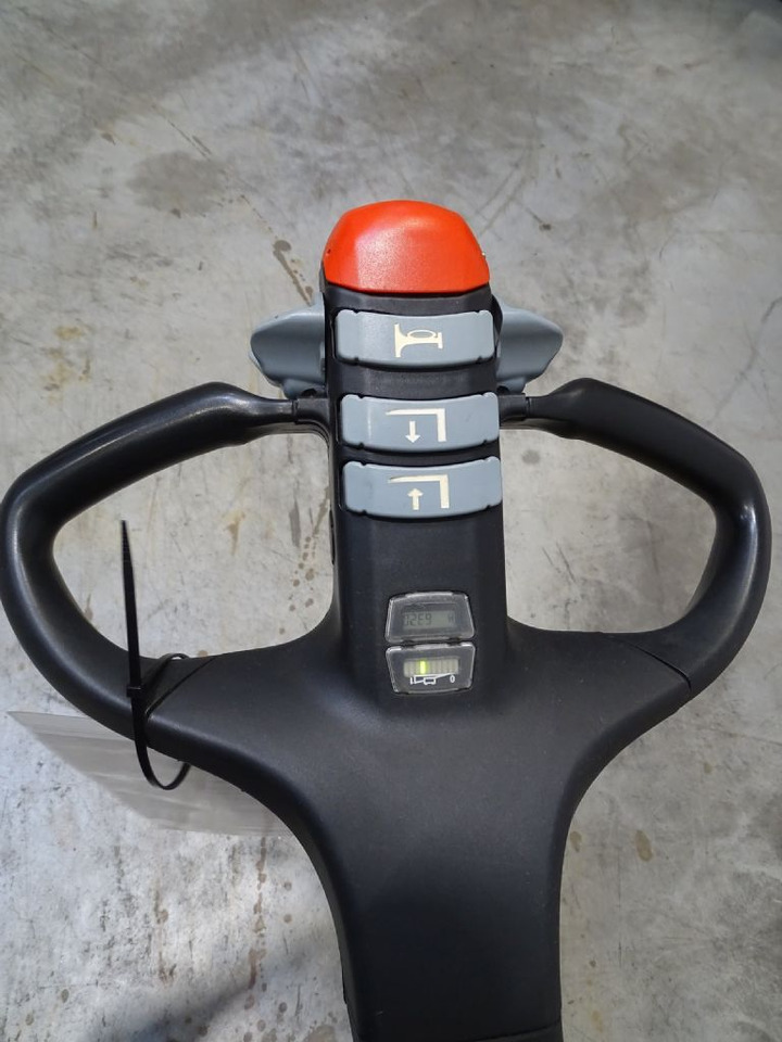 Still ECU16 - Kézi raklapemelő: 3 kép. Still ECU16 - Kézi raklapemelő: 3 kép.