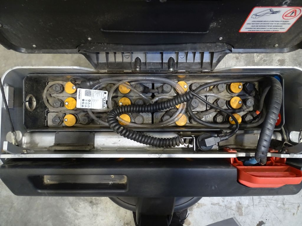 Still ECU16 - Kézi raklapemelő: 5 kép. Still ECU16 - Kézi raklapemelő: 5 kép.