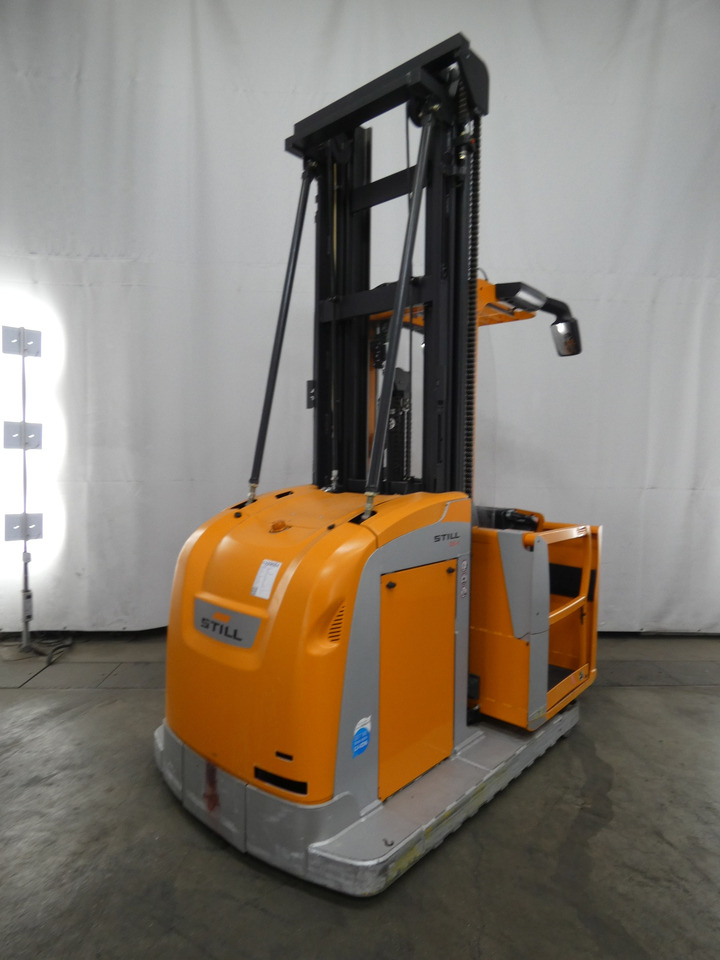 Still EK-X - Komissiózó targoncá: 2 kép. Still EK-X - Komissiózó targoncá: 2 kép.