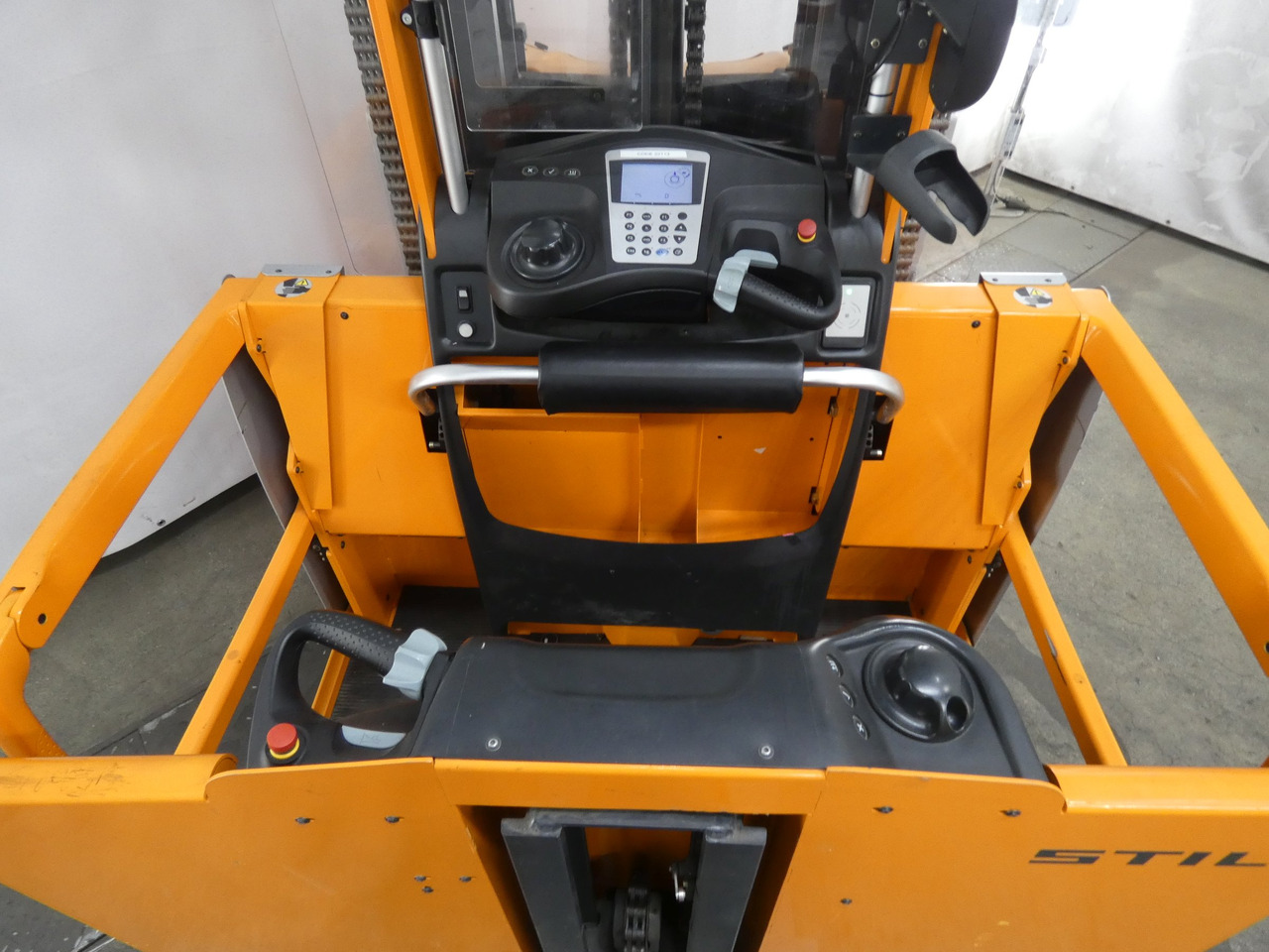 Still EK-X - Komissiózó targoncá: 3 kép. Still EK-X - Komissiózó targoncá: 3 kép.