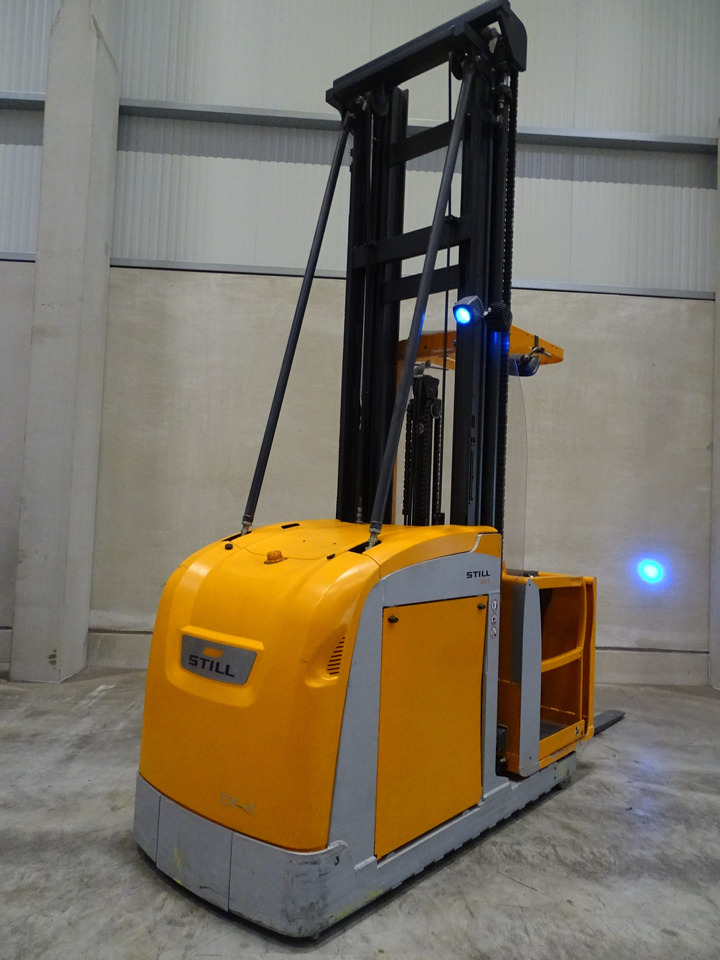 Still EK-X - Komissiózó targoncá: 2 kép. Still EK-X - Komissiózó targoncá: 2 kép.