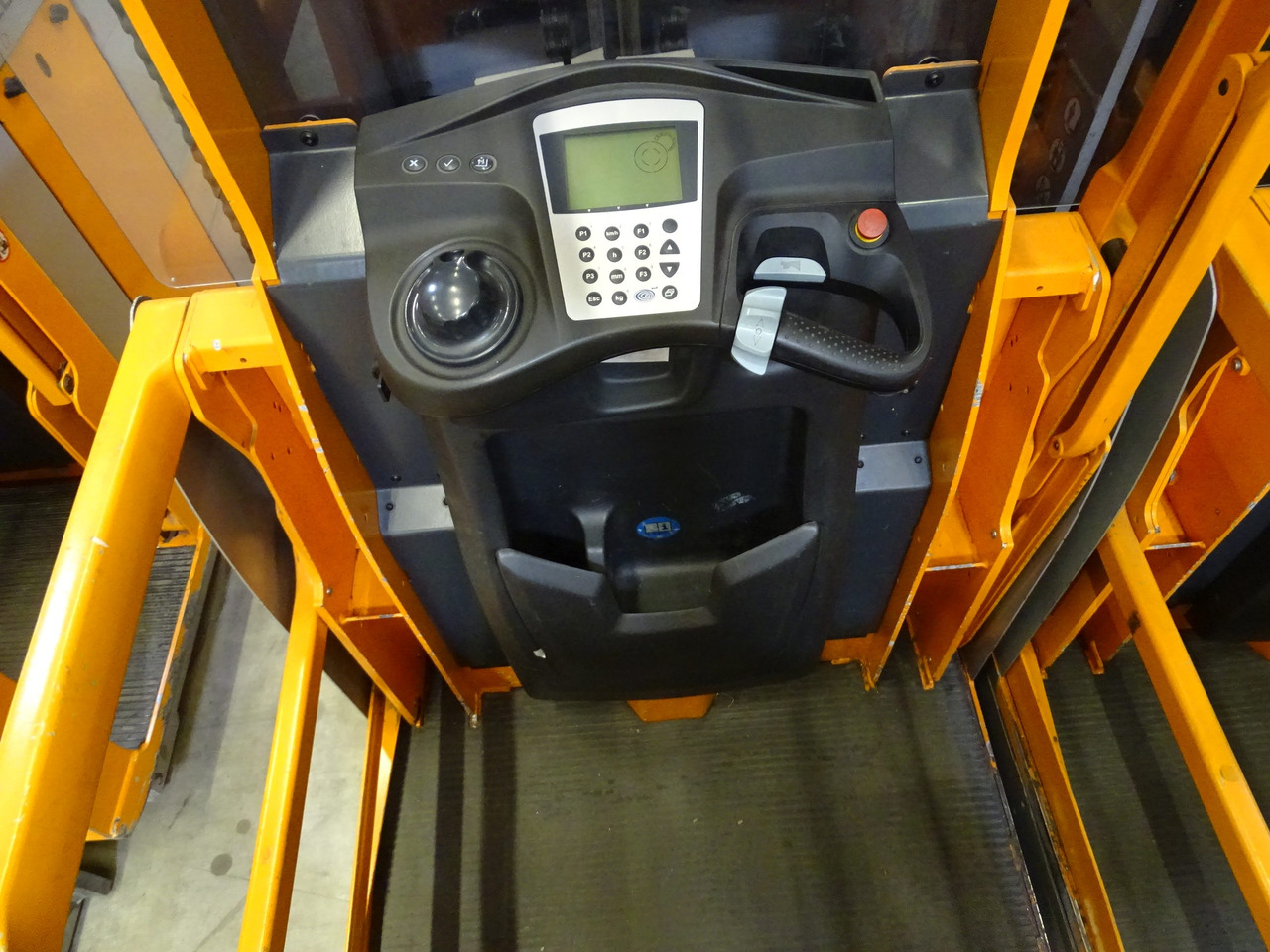 Still EK-X - Komissiózó targoncá: 3 kép. Still EK-X - Komissiózó targoncá: 3 kép.