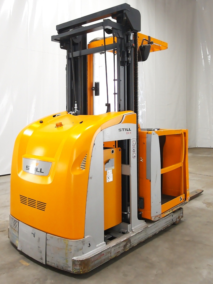 Still EK-X - Komissiózó targoncá: 1 kép. Still EK-X - Komissiózó targoncá: 1 kép.