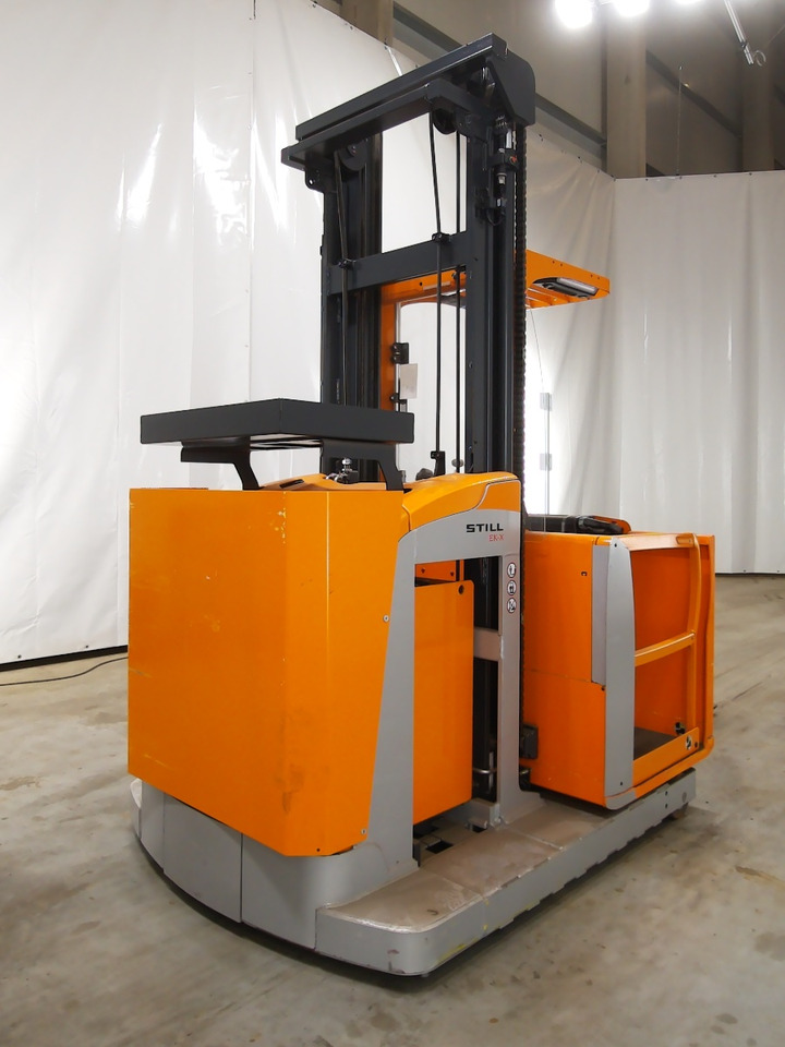 Still EK-X - Komissiózó targoncá: 2 kép. Still EK-X - Komissiózó targoncá: 2 kép.