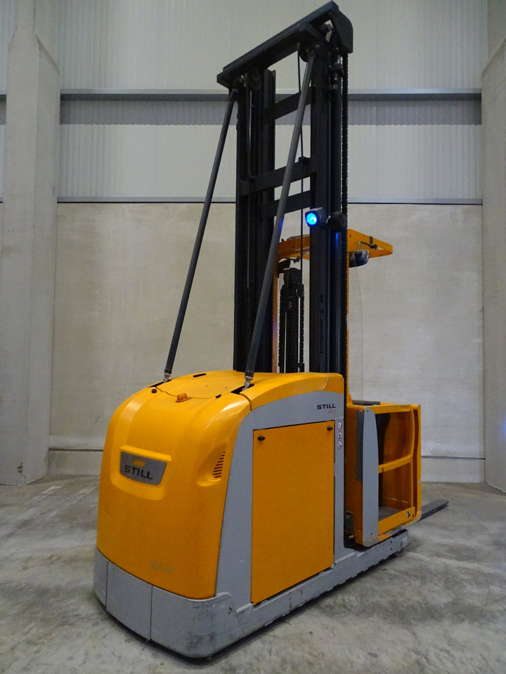 Still EK-X - Komissiózó targoncá: 2 kép. Still EK-X - Komissiózó targoncá: 2 kép.