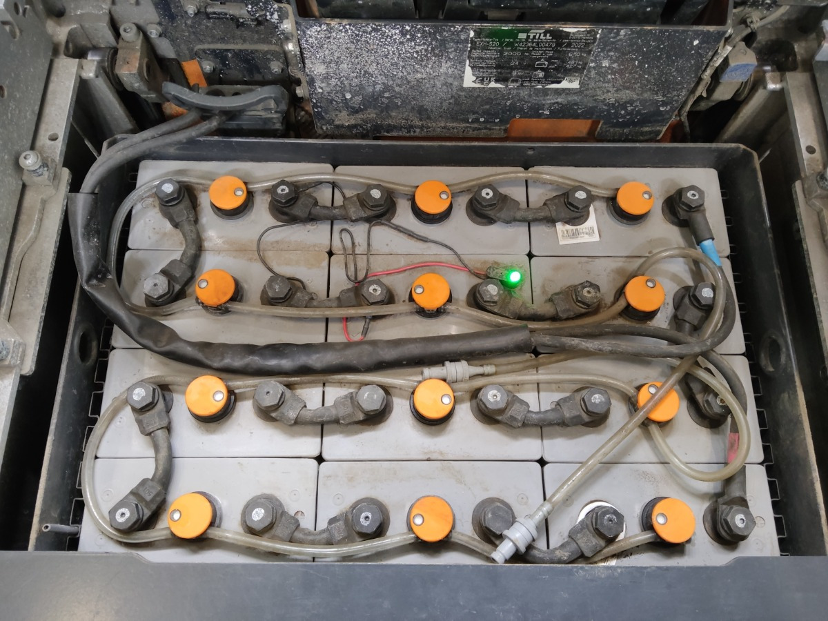 Still EXH-S20 - Kézi raklapemelő: 4 kép. Still EXH-S20 - Kézi raklapemelő: 4 kép.