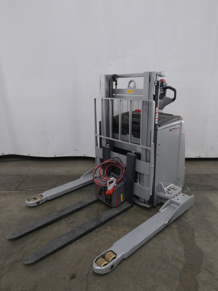 Still EXP14/810MM/BATT.NEU - Emelőtargoncá: 1 kép. Still EXP14/810MM/BATT.NEU - Emelőtargoncá: 1 kép.