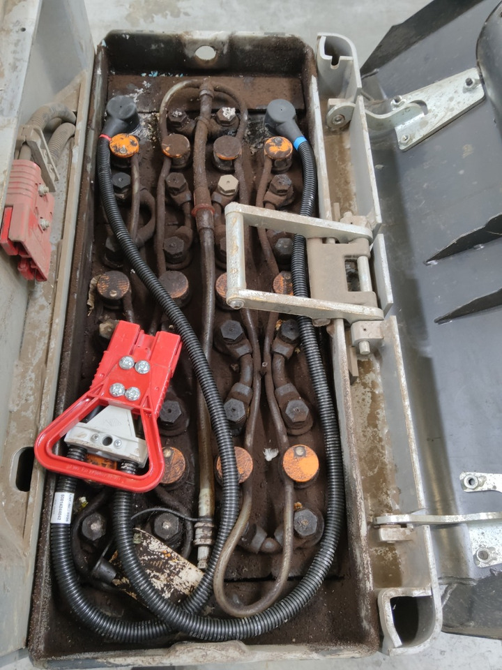 Still EXU-S22 - Kézi raklapemelő: 4 kép. Still EXU-S22 - Kézi raklapemelő: 4 kép.