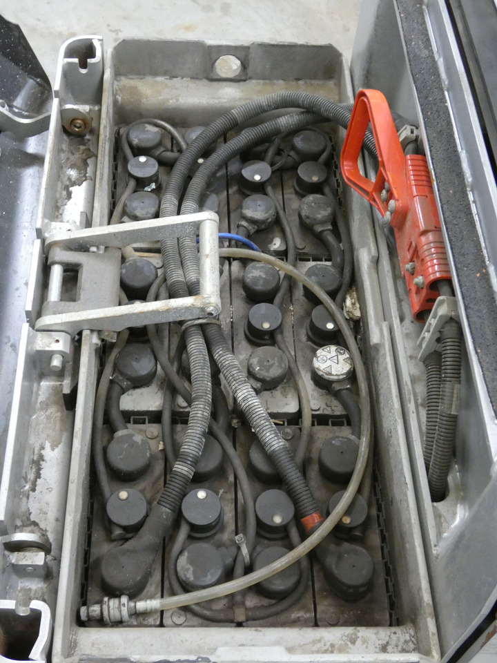 Still EXU-S22 - Kézi raklapemelő: 4 kép. Still EXU-S22 - Kézi raklapemelő: 4 kép.