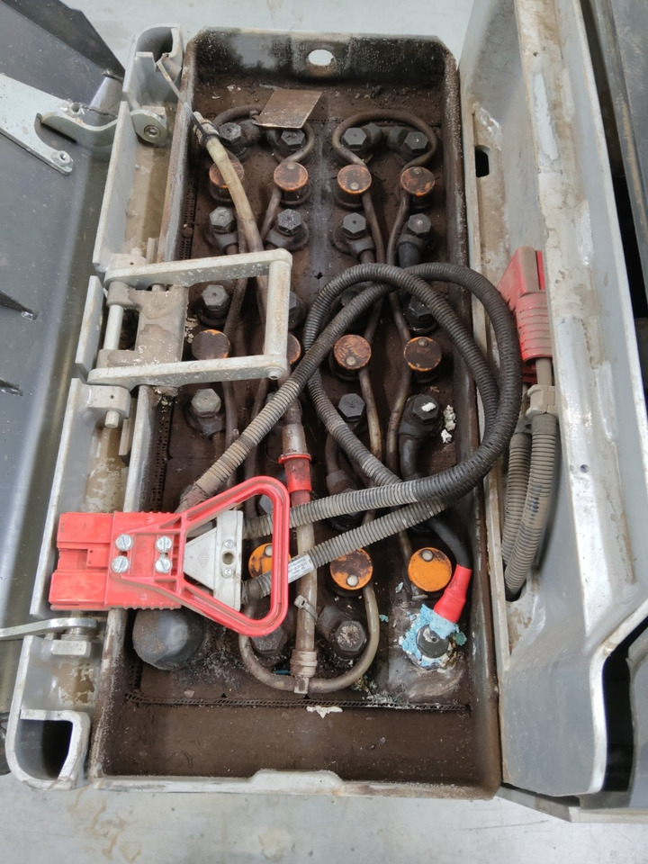 Still EXU-S24/520MM/2370M - Kézi raklapemelő: 4 kép. Still EXU-S24/520MM/2370M - Kézi raklapemelő: 4 kép.