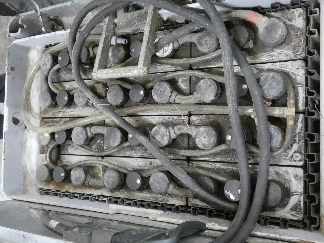 Still EXU-S24/520MM/2380MM - Kézi raklapemelő: 4 kép. Still EXU-S24/520MM/2380MM - Kézi raklapemelő: 4 kép.