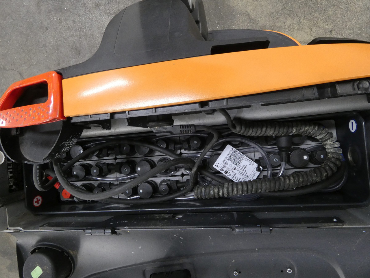 Still EXU16 - Kézi raklapemelő: 4 kép. Still EXU16 - Kézi raklapemelő: 4 kép.