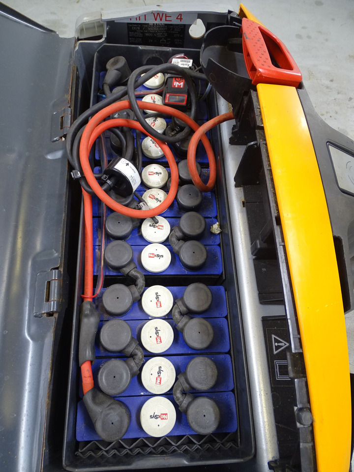 Still EXU18 - Kézi raklapemelő: 4 kép. Still EXU18 - Kézi raklapemelő: 4 kép.