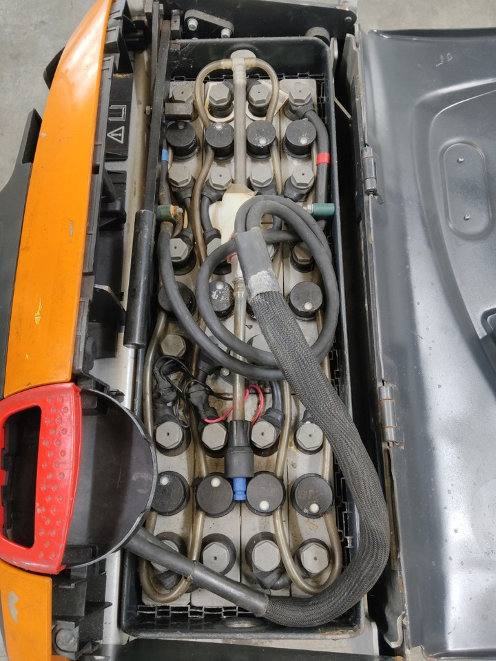 Still EXU18 - Kézi raklapemelő: 4 kép. Still EXU18 - Kézi raklapemelő: 4 kép.